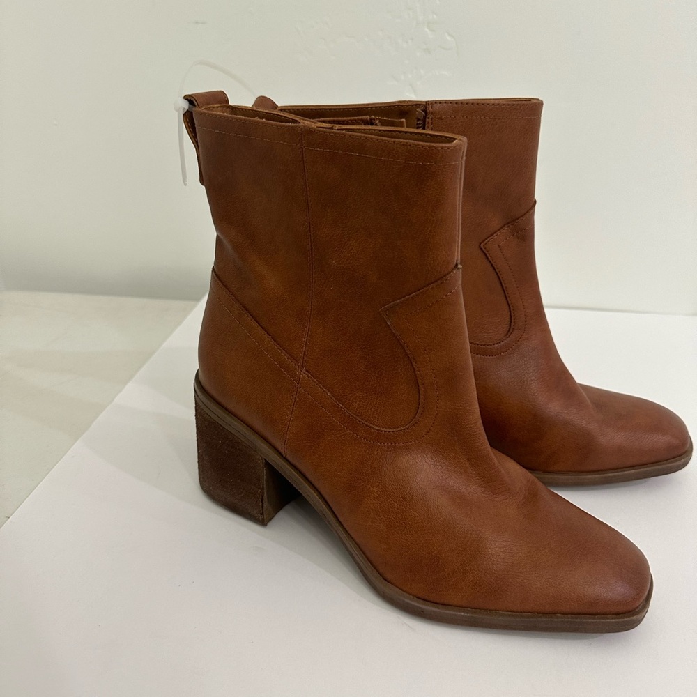 Zodiac Lovie Boot Size 10 color Cognac